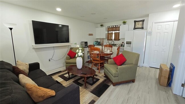 Building Photo - 2207 Julianna Ct