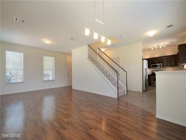 Building Photo - 3 br, 2.5 bath House - 4584 Mather