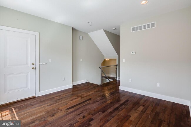Building Photo - 2635 Catharine St