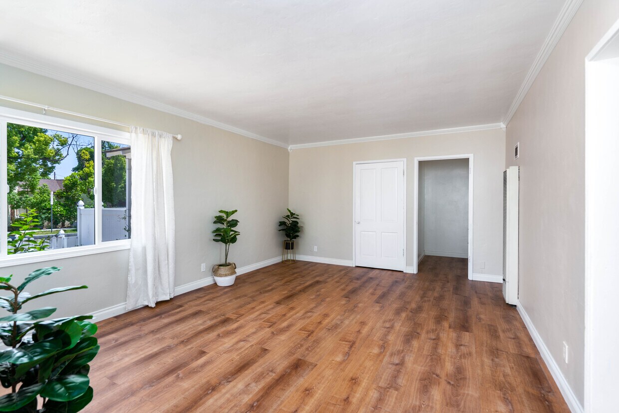 Foto principal - 2302 W Oak St