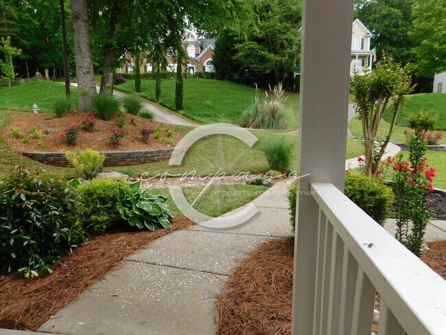 Building Photo - 3311 Hackmatack Dr NW