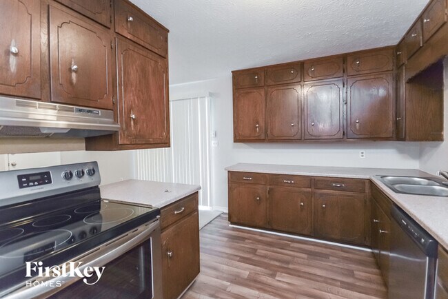 Building Photo - 2281 Briarwood Cir SW
