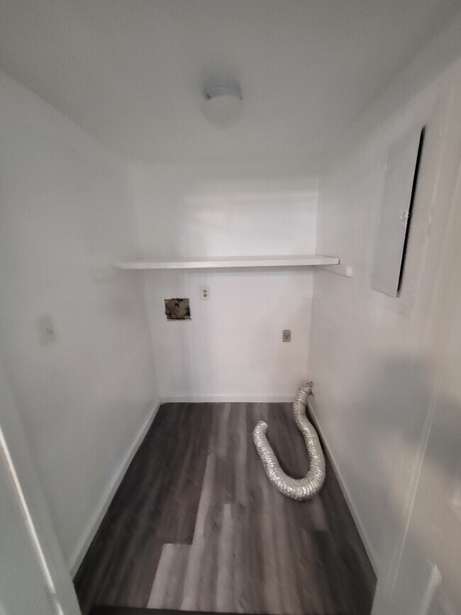 Laundry - 9310 Cedar Ridge Dr NW