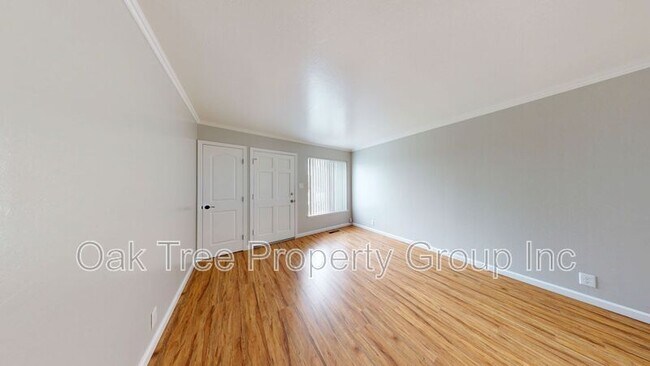 Foto del edificio - 2377 Downer Ave