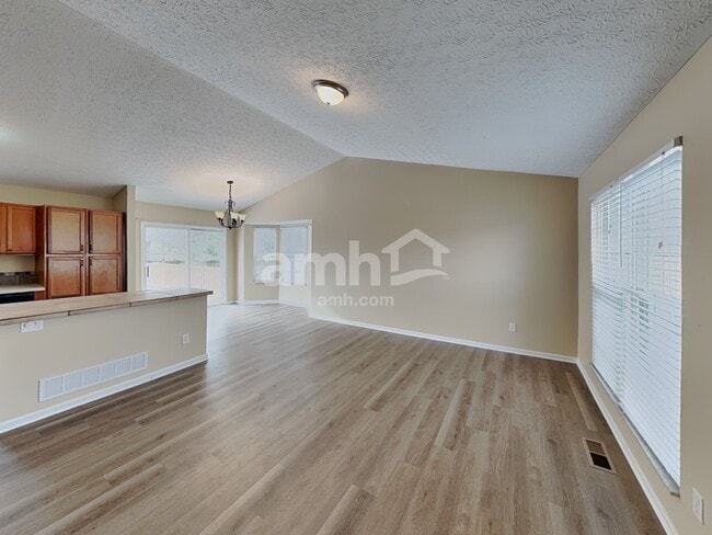 Foto del edificio - 6693 Jennyann Way