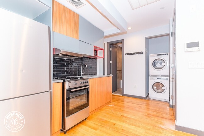 Building Photo - 258 Metropolitan Ave