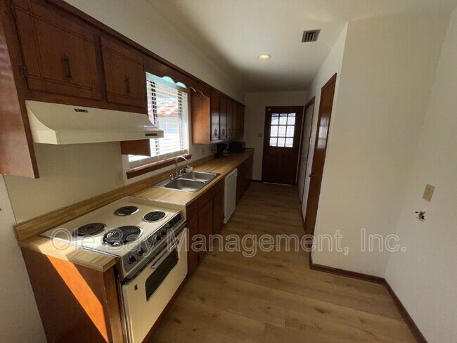Foto del edificio - 4127 Springdale Rd