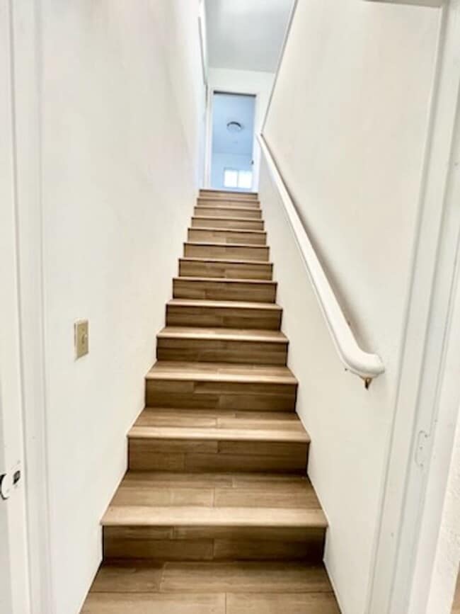 Building Photo - Large and Spacious Home in a Desirable Pal...