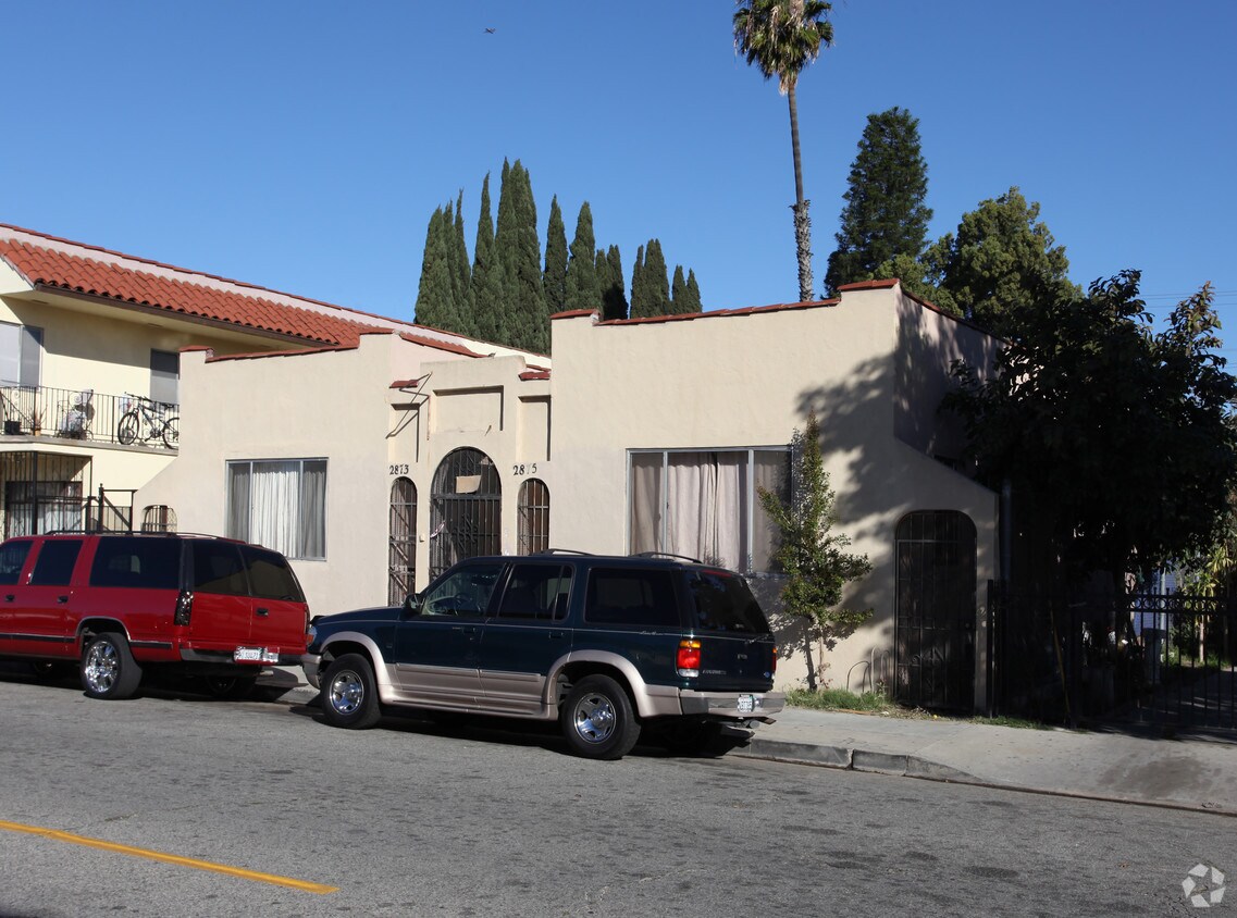 Primary Photo - 2873 Clarendon Ave