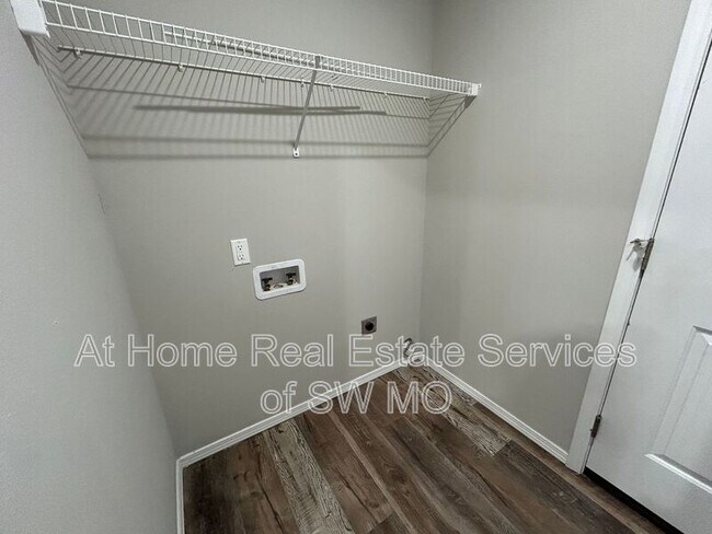 Building Photo - 673 S Southgate Dr