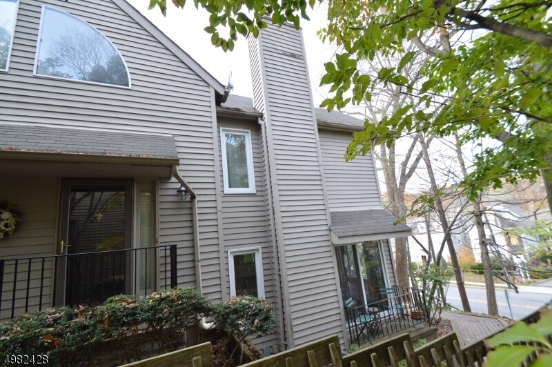 Primary Photo - 152 Washington St