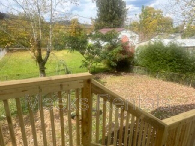 Foto del edificio - 184 Armour Creek Rd