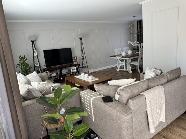 Building Photo - 106 S Elroy Ave