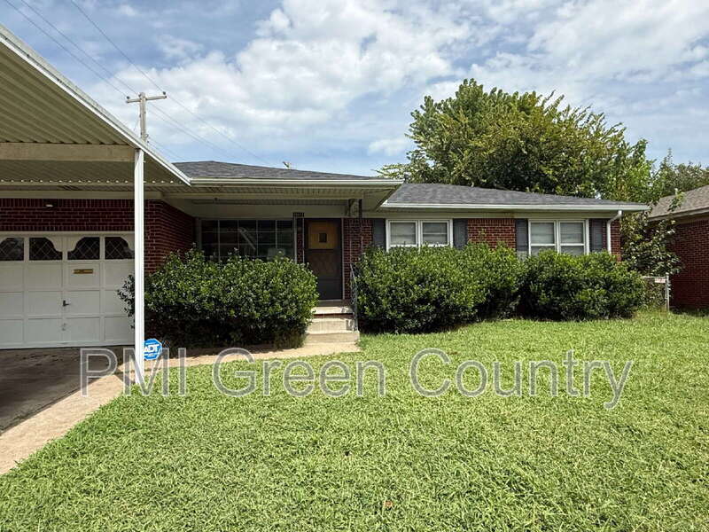 Foto principal - 10611 E 4th Pl