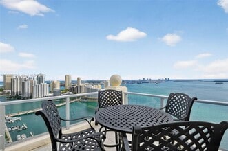 Building Photo - 1155 Brickell Bay Dr