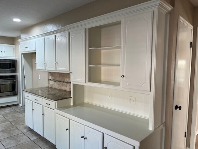 Building Photo - Beautiful 3 Bed 2.5 Bath Home in Edmond!  ...