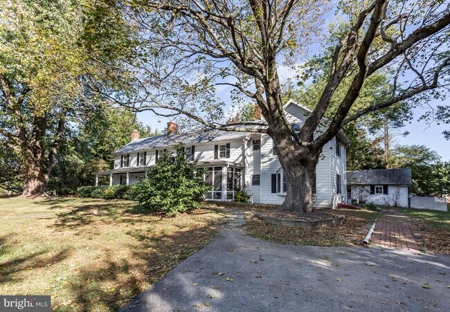 Building Photo - 3820 Thoroughbred Ln