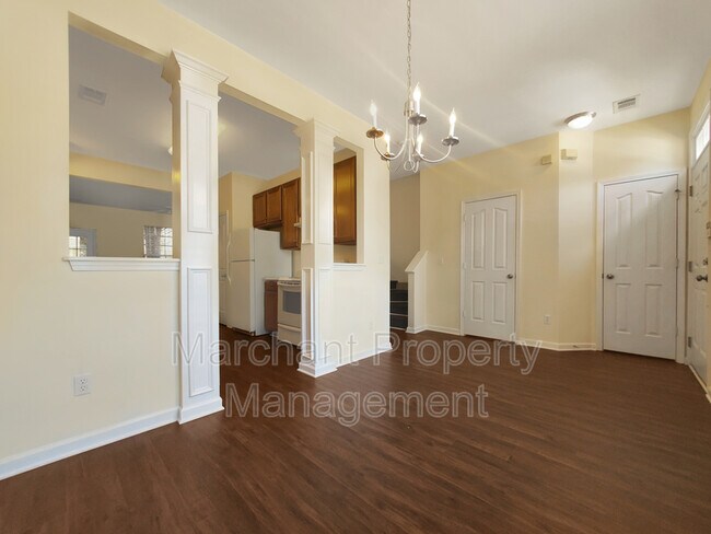 Building Photo - 447 Twist Cir