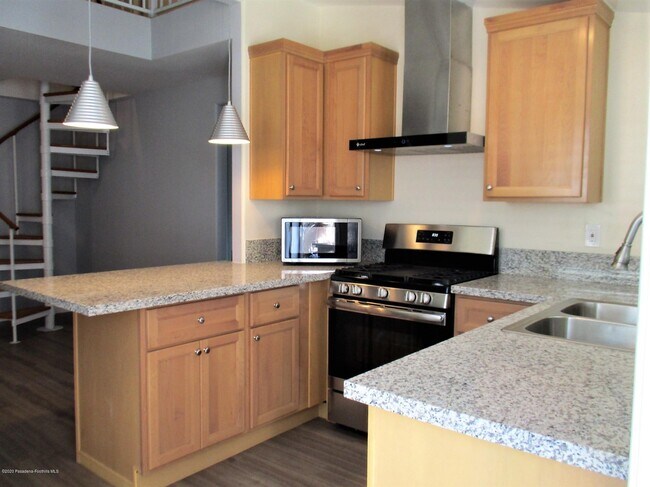 Foto del edificio - 1411 Monterey Rd