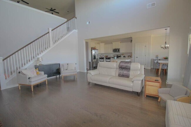 Building Photo - 5098 Park Side Cir
