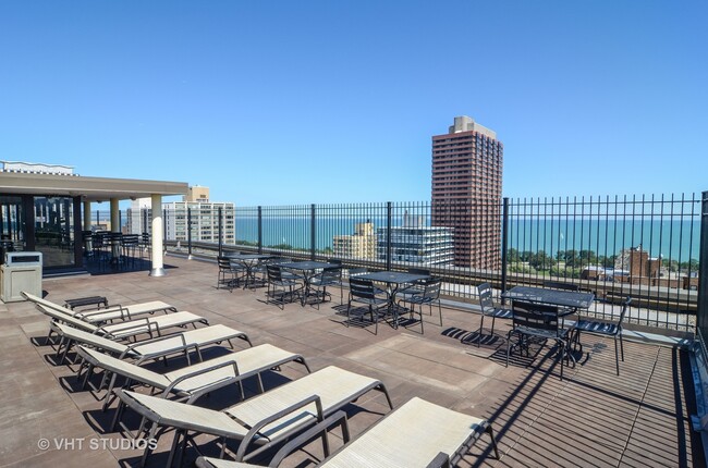 Foto del edificio - 2930 N Sheridan Rd