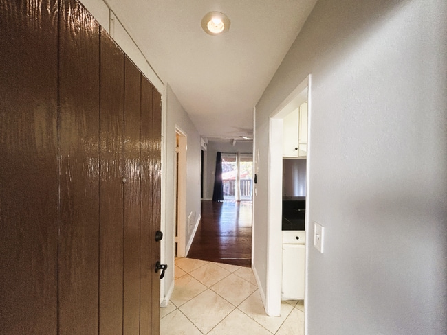 Photo - 1040 W MacArthur Blvd Apartment