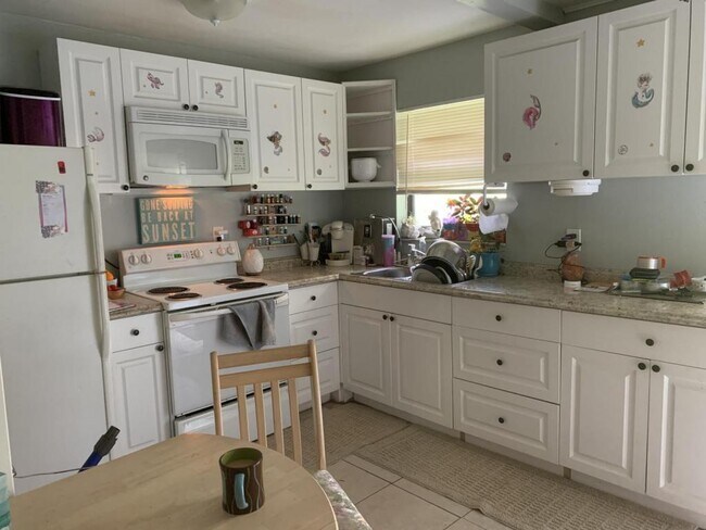 Building Photo - 2760 Bellehaven Dr Unit B