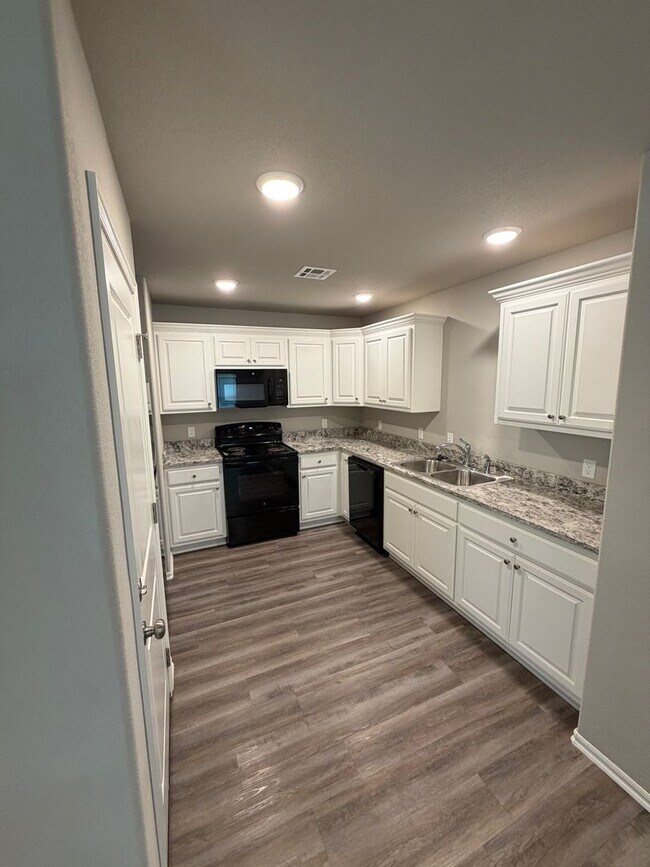 Foto del edificio - 2 Bed | 1 Bath Luxury Duplex