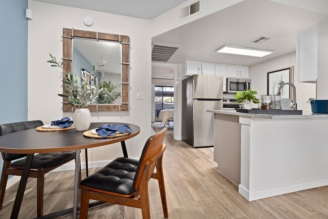 Building Photo - Solas Glendale