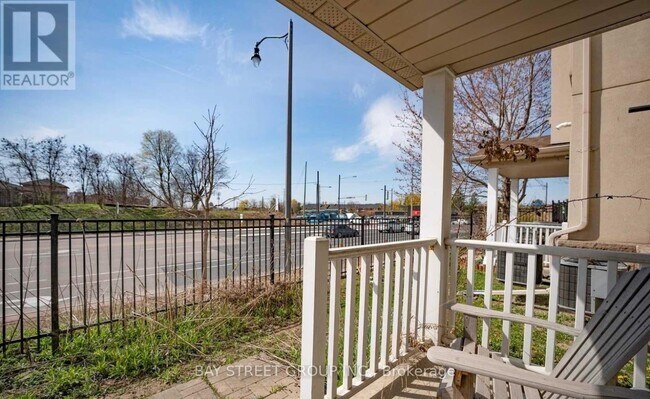 Building Photo - 10 Post Oak Dr