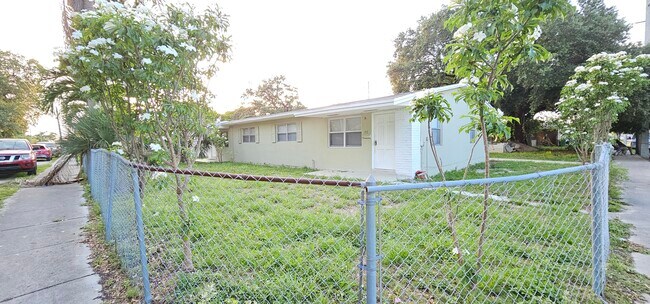 Building Photo - 153 NE 185th Terrace