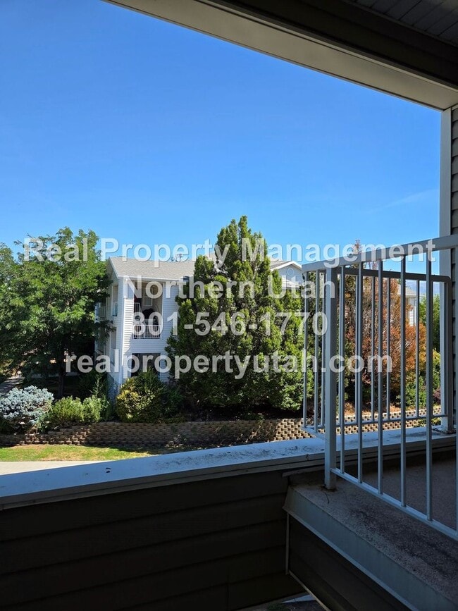 Building Photo - Top Floor 2 Bed 2 Bath Clearfield Condo Available!