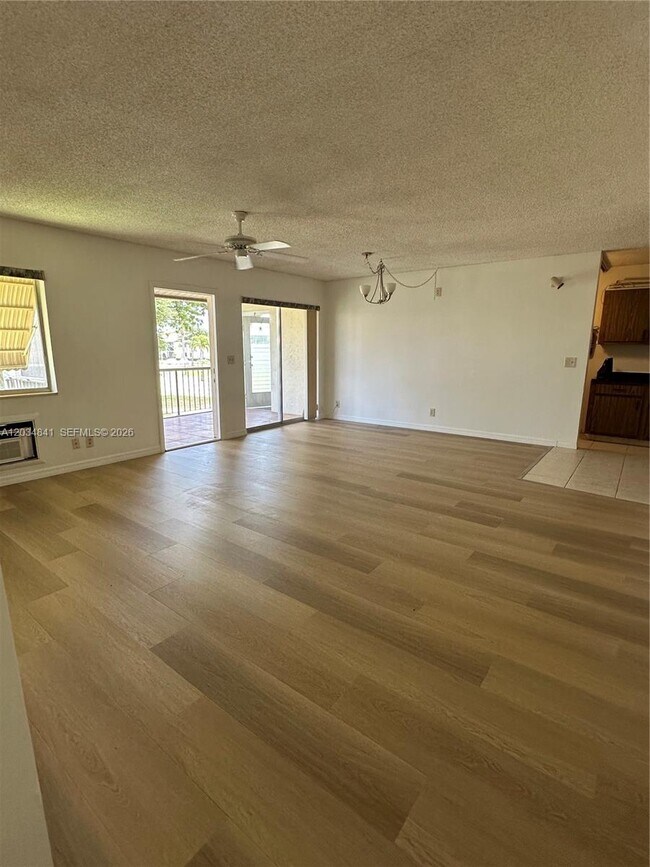 Building Photo - 3490 La Jardin Ct