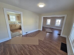 Building Photo - 210 N Midler Ave