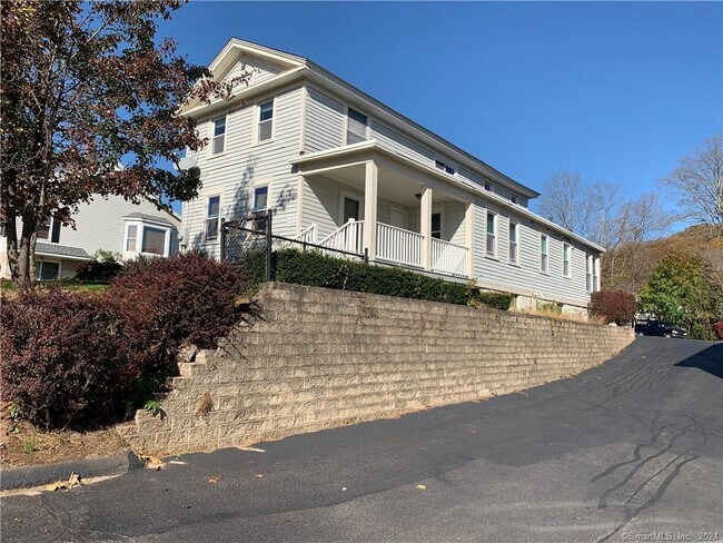 Building Photo - 497 Roosevelt Dr
