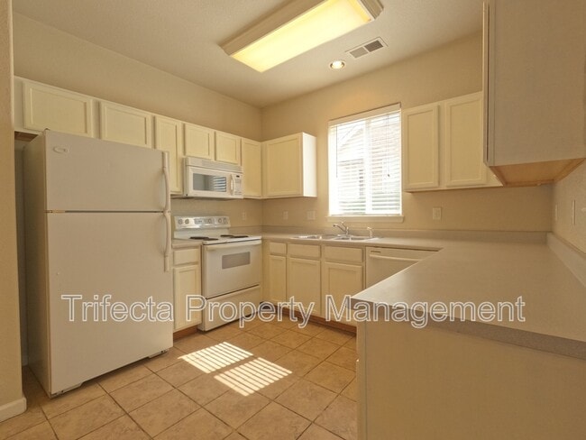 Building Photo - 3788 Ponderosa Ct
