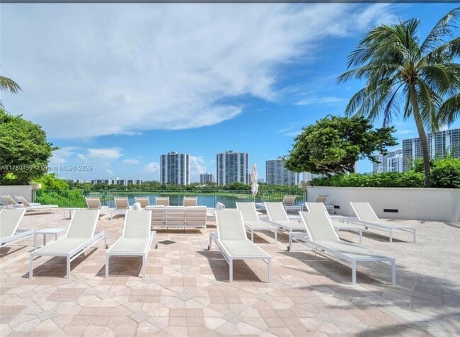 Building Photo - 20000 E Country Club Dr