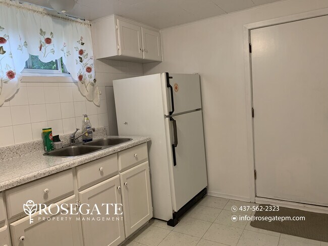Photo du bâtiment - Fully Furnished 1-Bedroom Apartment in Hamilton | All Utilities Included