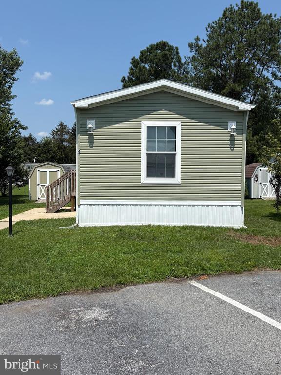 Building Photo - 4 Greenwood Cir