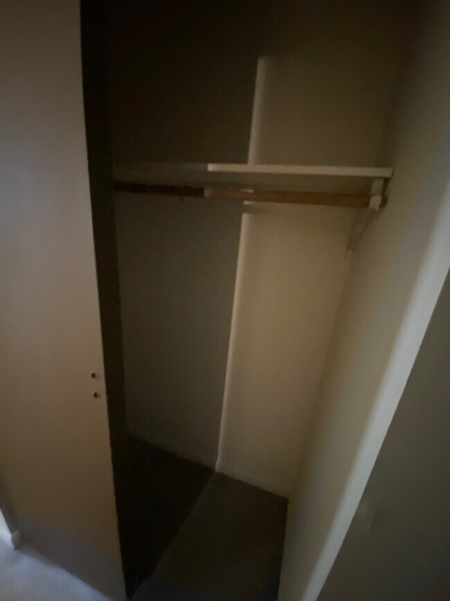 Building Photo - 74 Craigie St