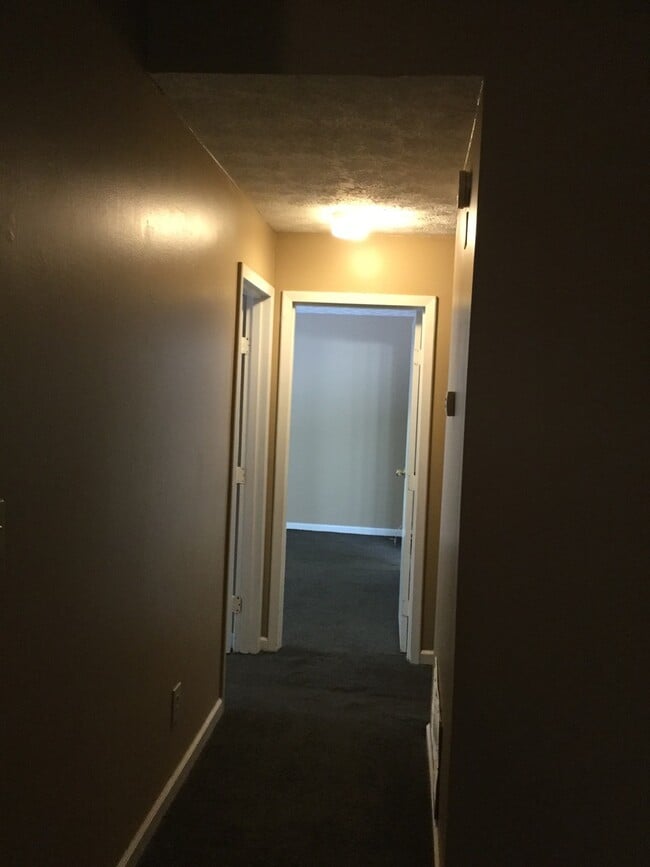 Building Photo - Convenient Decatur Condo Near Schools, Col...
