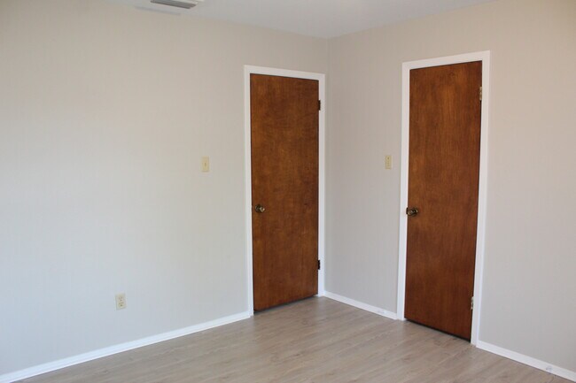 Foto del edificio - 1414 N Live Oak St