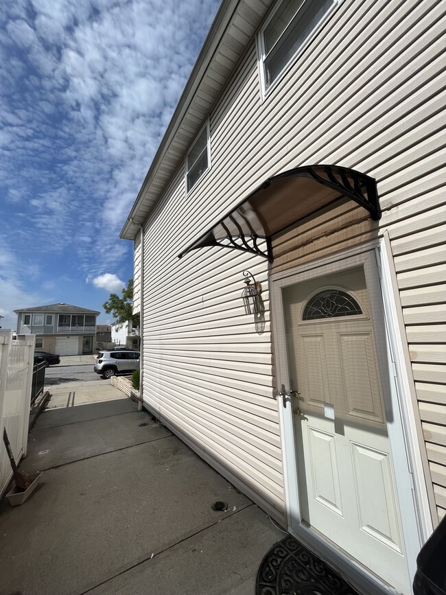 Building Photo - 65 Bowdoin St