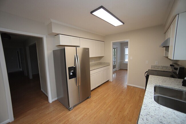 Foto del edificio - Renovated One Level Home in Fantastic North Raleigh Location!