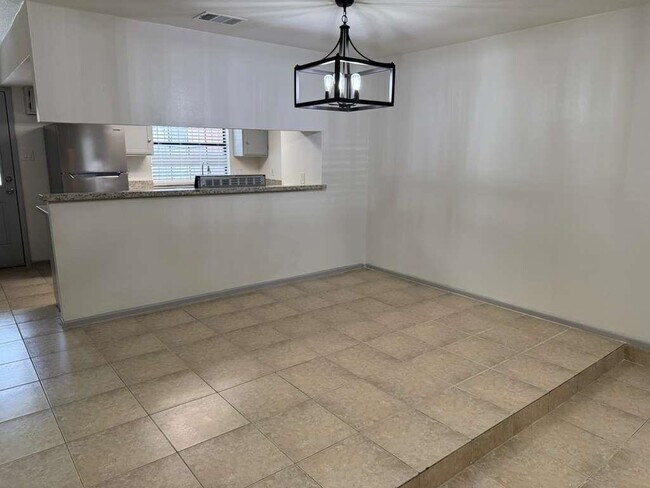 Foto del edificio - 5500 McPherson Rd