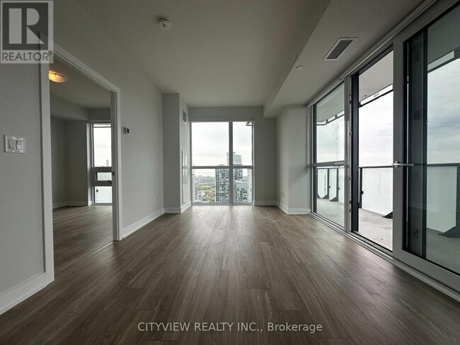 Photo du bâtiment - 430-4430 Square One Dr