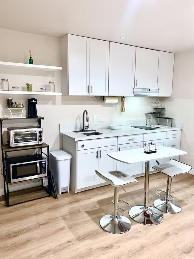 Building Photo - 3087 Channel Dr