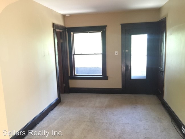 Building Photo - 2609 Hood Ave