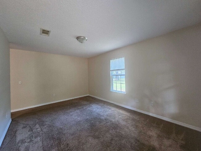 Foto del edificio - "Charming 3-Bed, 2-Bath Retreat Awaits!"