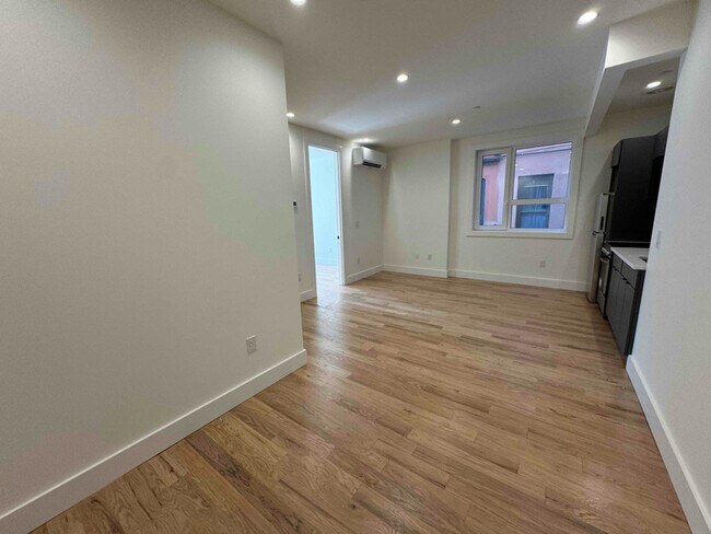 Foto del edificio - 368 E 152nd St